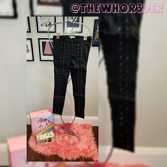 *NEW* Mendocino Hot & Delicious Black Lace-up Pants🖤 - Picture 1 of 5